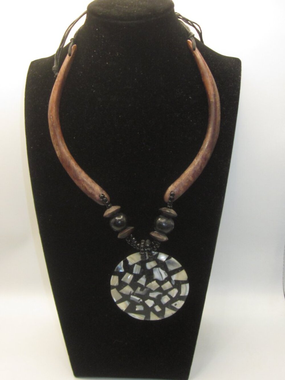 Boho Shell & Wood Necklace Tribal Look